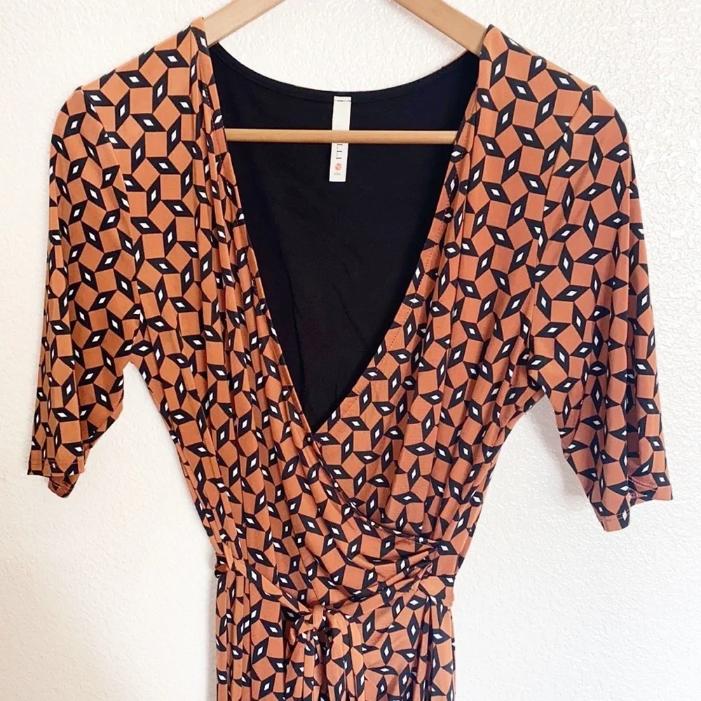 Gilli Faux Wrap Tie Waist Orange Midi Dress - Picture 2 of 10